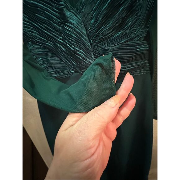 Vintage emerald green formal dress - Picture 4 of 9